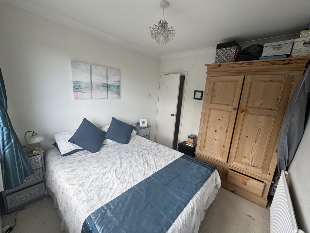 Lot: 93 - SEMI-DETACHED BUNGALOW IN QUIET CUL-DE-SAC - Bedroom one
